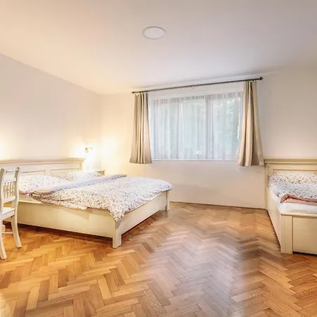 Knizeci Dum - V Lednici Lednice